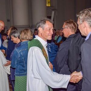 Pfarrer Martin Füreder, Pastoralvorständin Monika Weilguni und Verwaltungsvorstand Andreas Janschek wurde zu ihrem Amt gratuliert.